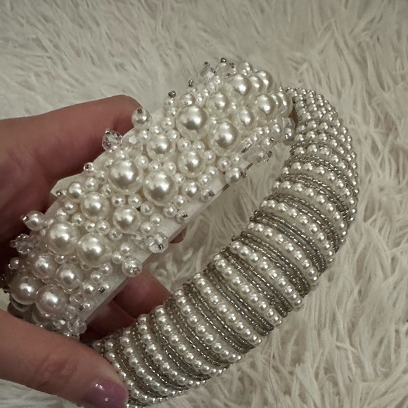 2 Pearl-Embellished Headbands - Picture 4 of 6